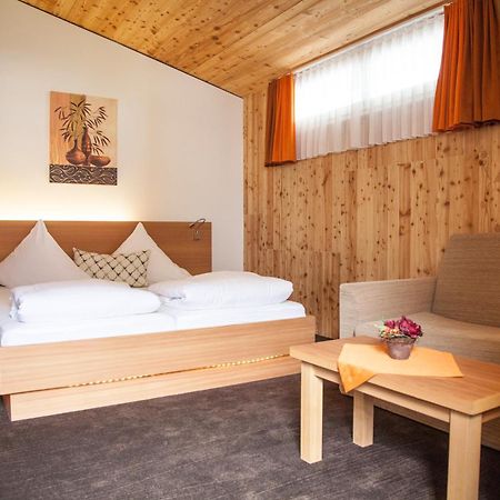 Gasthof Zum Goldenen Loewen Nauders Bagian luar foto