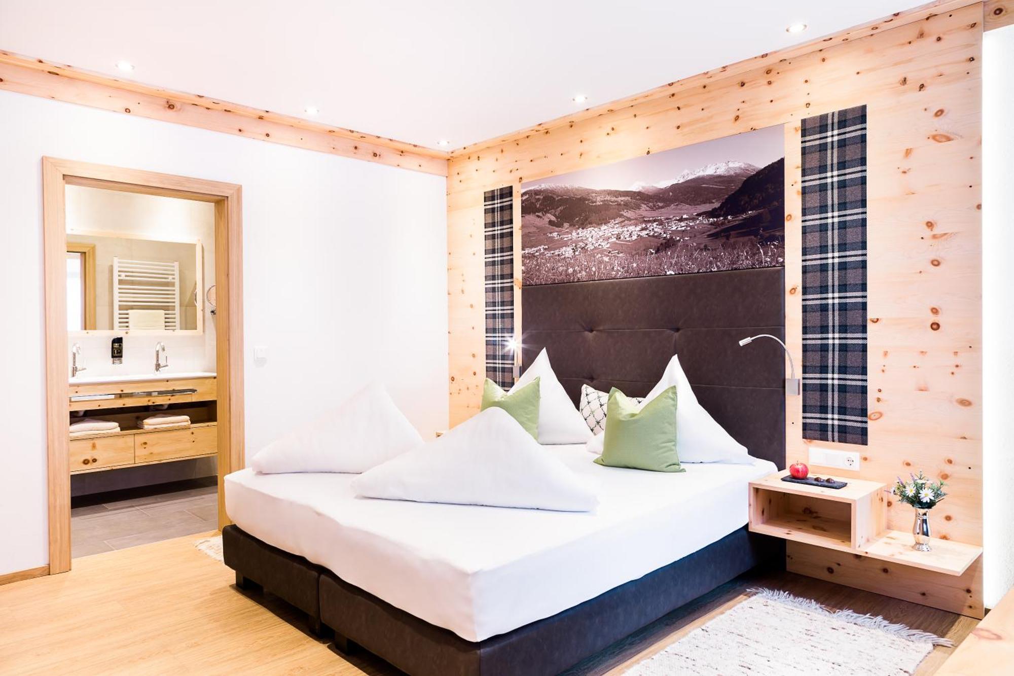 Gasthof Zum Goldenen Loewen Nauders Bagian luar foto