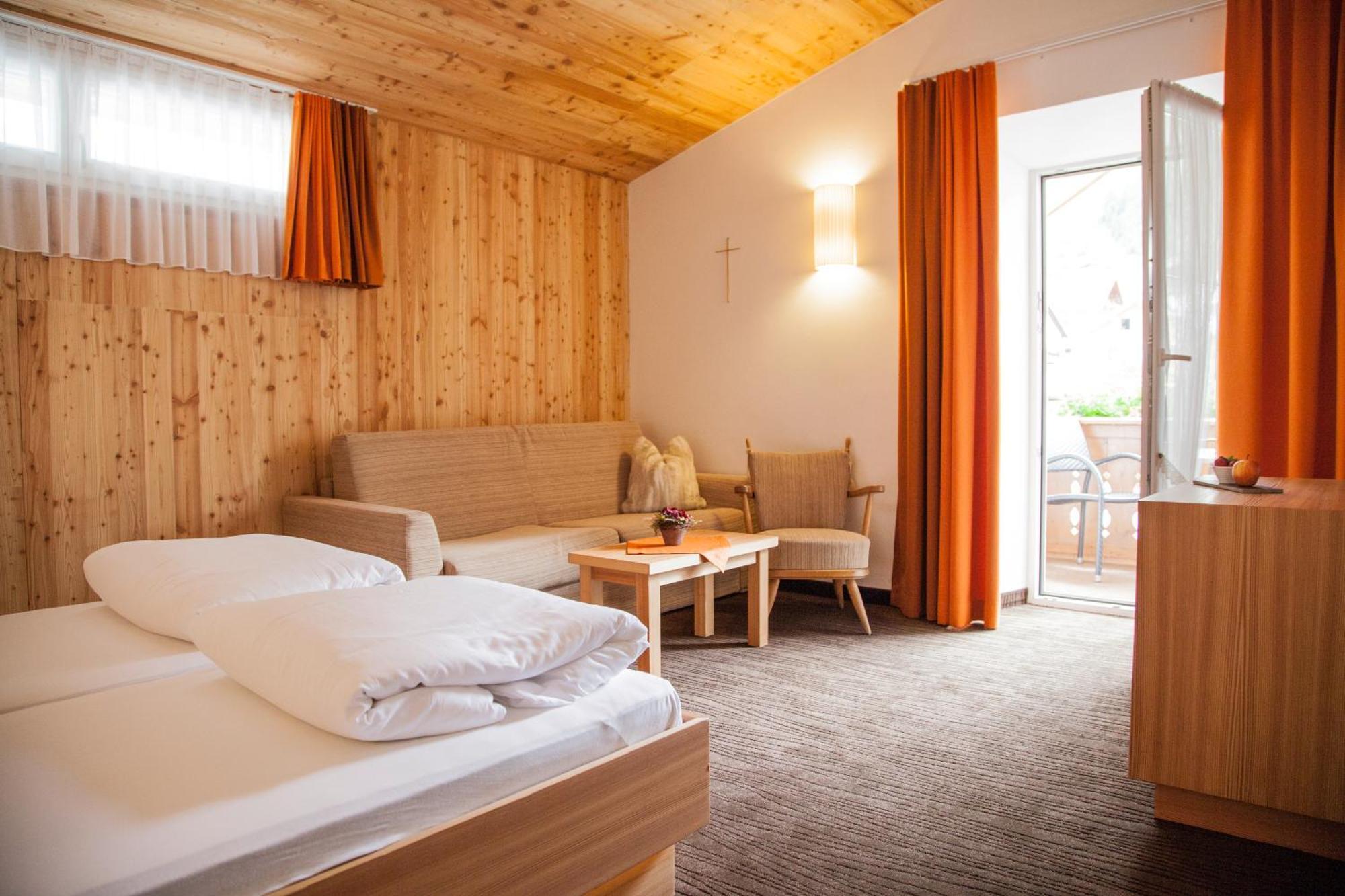Gasthof Zum Goldenen Loewen Nauders Bagian luar foto