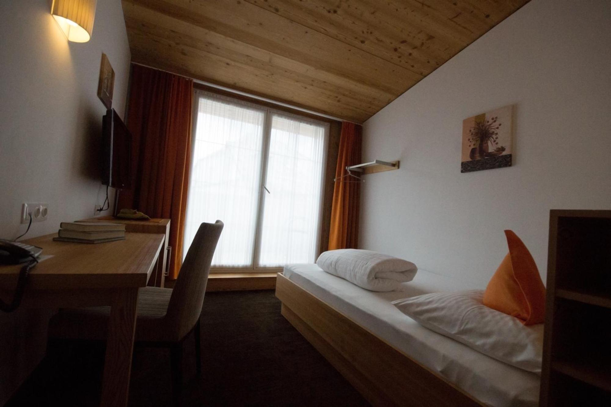 Gasthof Zum Goldenen Loewen Nauders Bagian luar foto