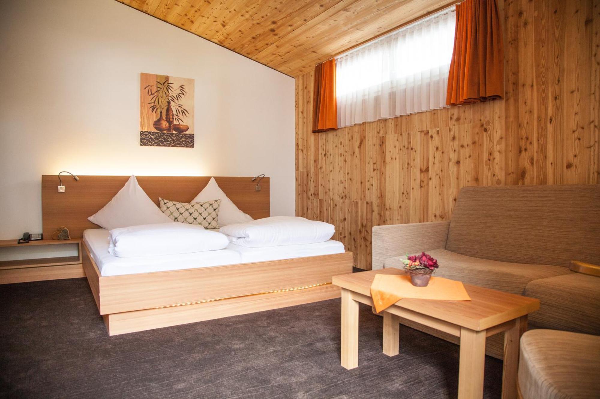 Gasthof Zum Goldenen Loewen Nauders Bagian luar foto