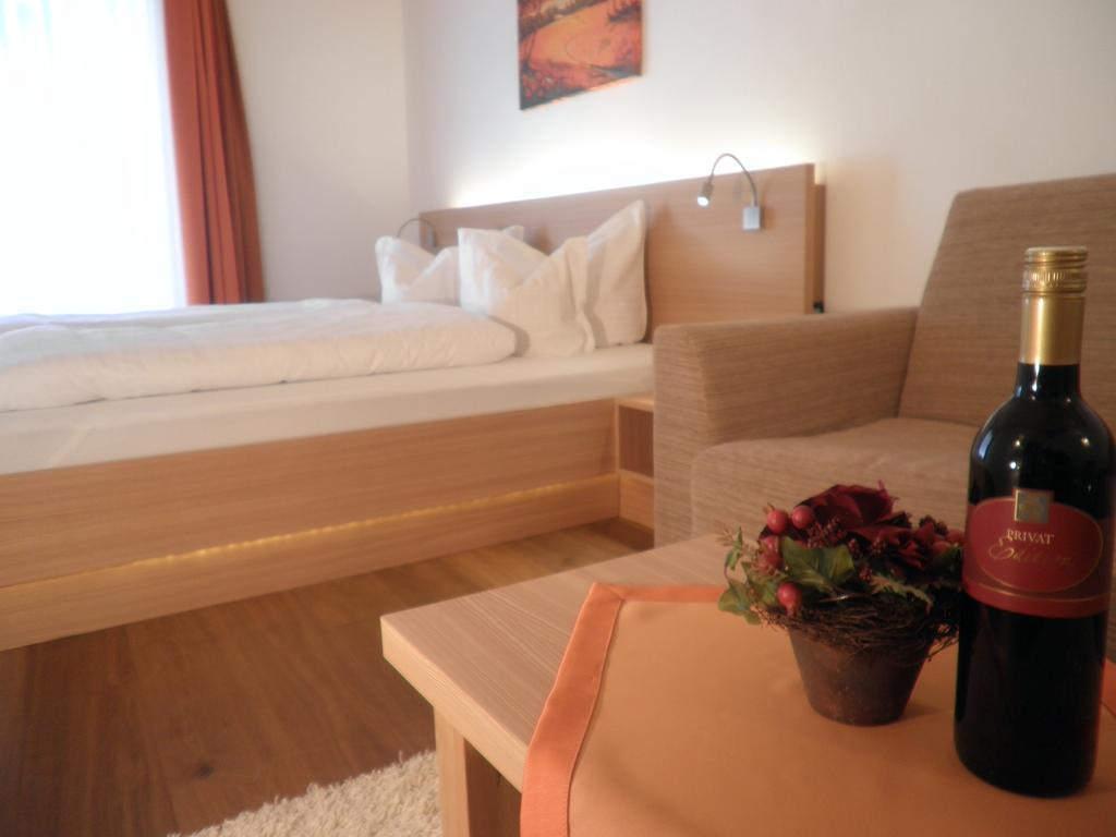 Gasthof Zum Goldenen Loewen Nauders Ruang foto