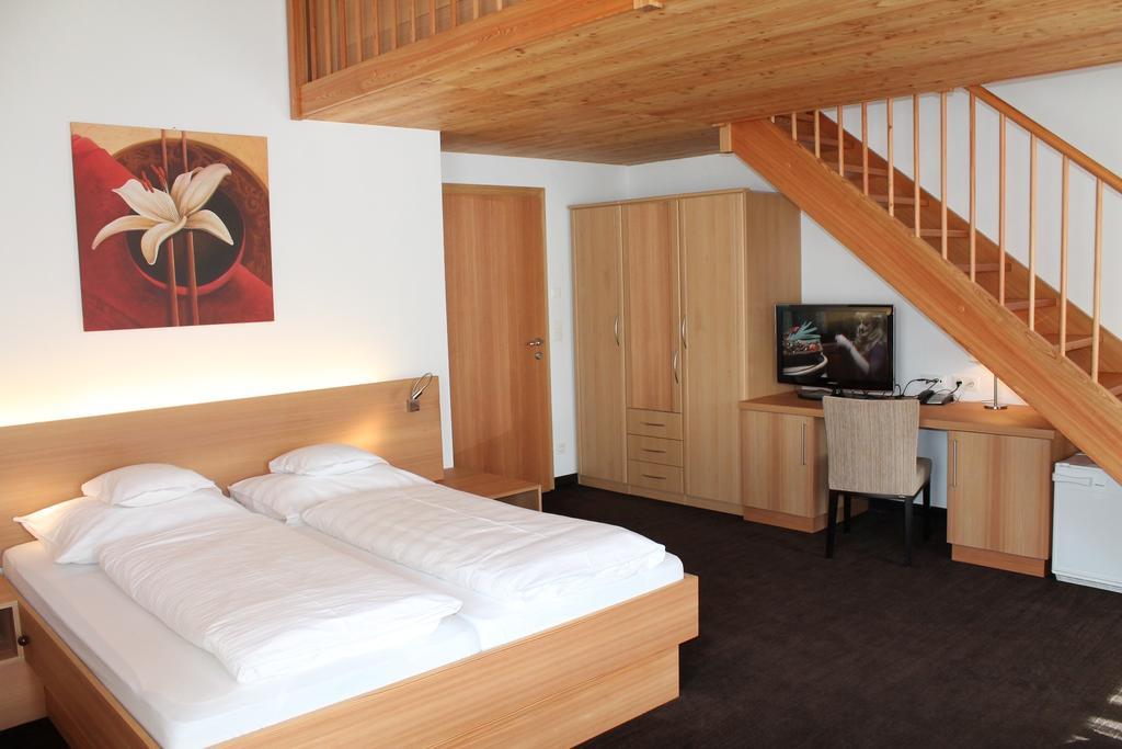 Gasthof Zum Goldenen Loewen Nauders Ruang foto