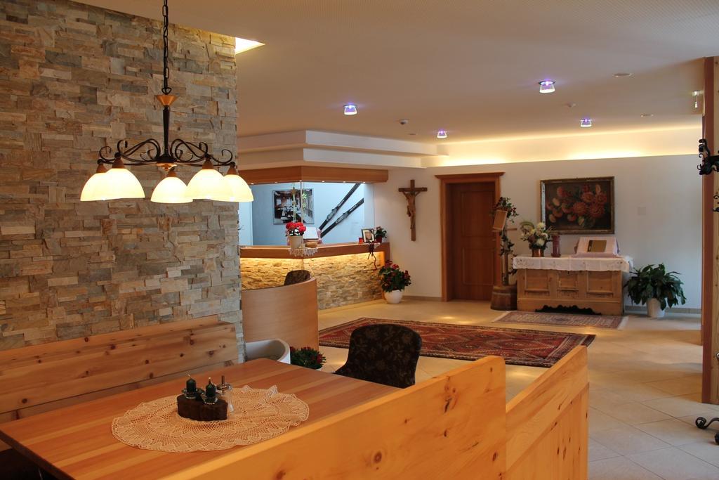Gasthof Zum Goldenen Loewen Nauders Bagian luar foto
