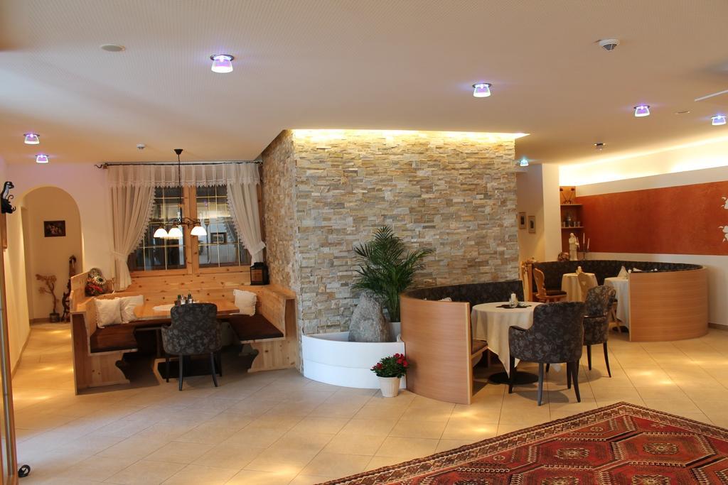 Gasthof Zum Goldenen Loewen Nauders Bagian luar foto