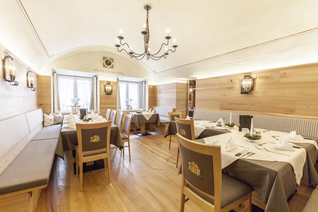Gasthof Zum Goldenen Loewen Nauders Bagian luar foto