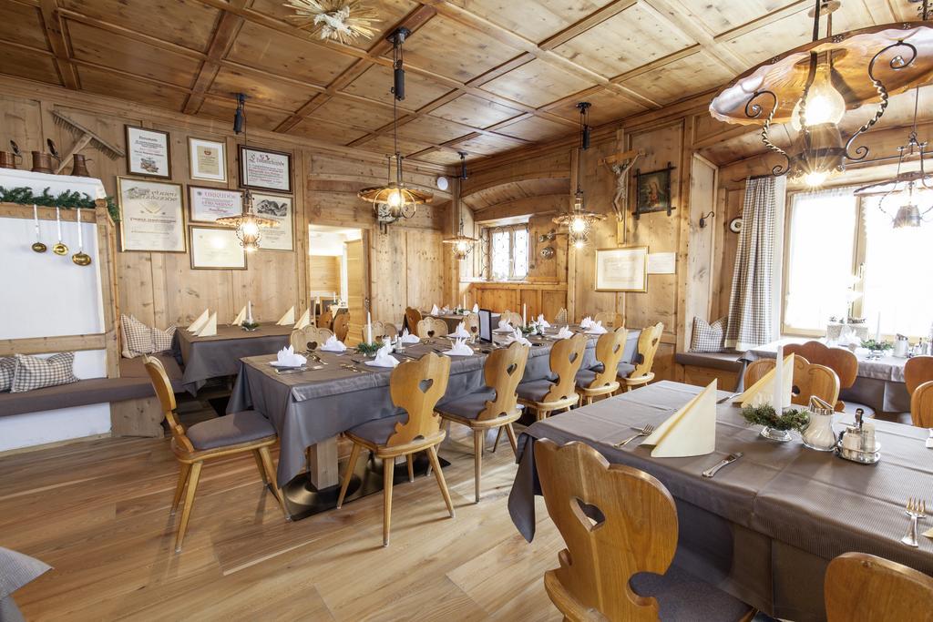 Gasthof Zum Goldenen Loewen Nauders Bagian luar foto