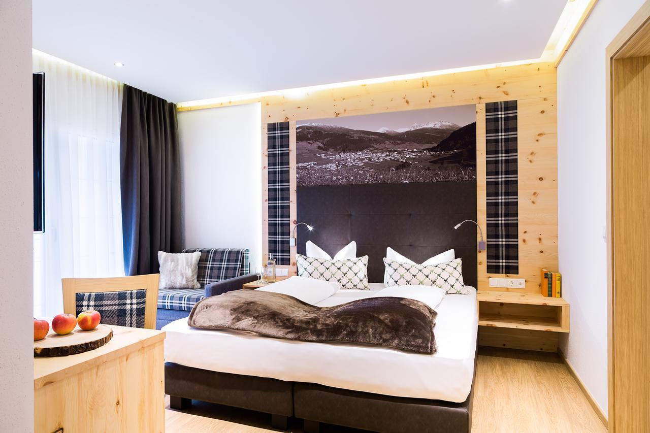 Gasthof Zum Goldenen Loewen Nauders Ruang foto