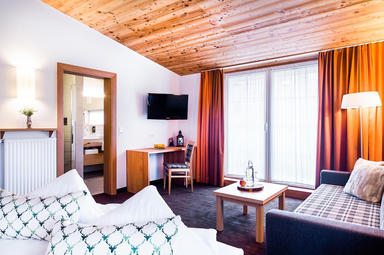 Gasthof Zum Goldenen Loewen Nauders Ruang foto